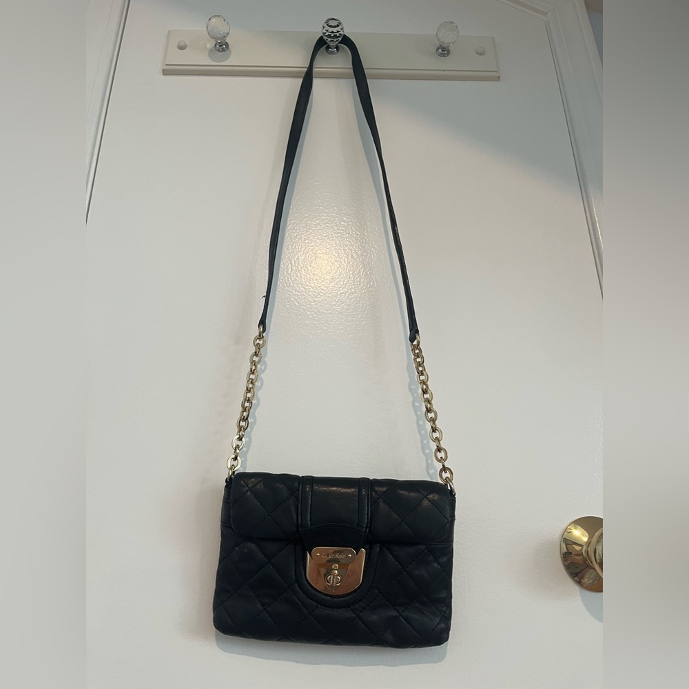 CALVIN KLEIN BLACK AND GOLD CROSSBODY BAG